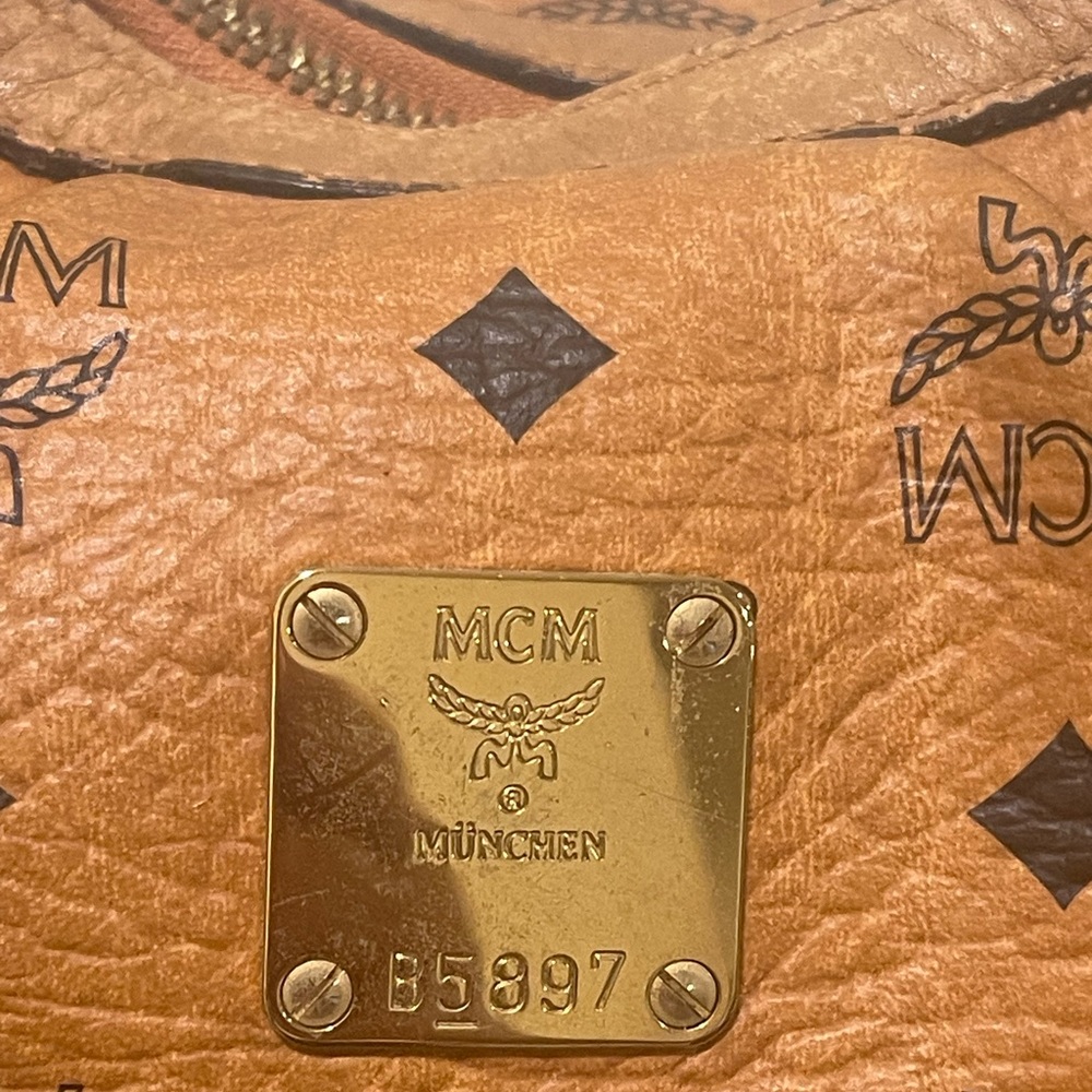 MCM Aren Hobo bag in Visetos Cognac Logo with adjustable Shoulder Bag tarnished - Picture 3 of 10